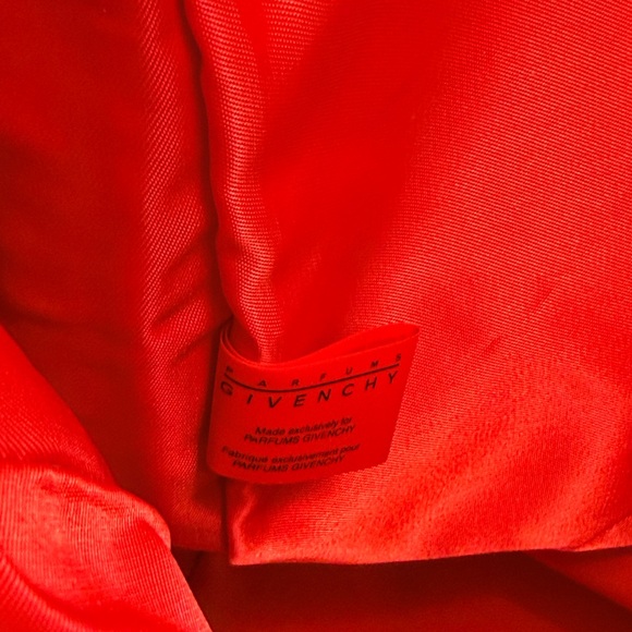 Givenchy Sherpa Tote from PARFUMS. Black Wool w Faux Leather & Red Interior nwot - Picture 6 of 16